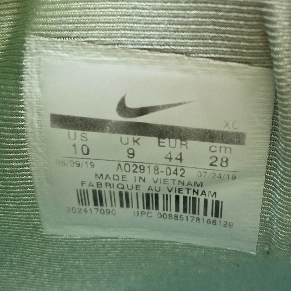 Nike | Size 10 Kyrie SpongeBob‎ Squidward Basketball Sneakers